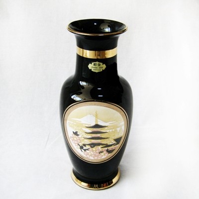 Ваза 25см. Пагода в сакуре