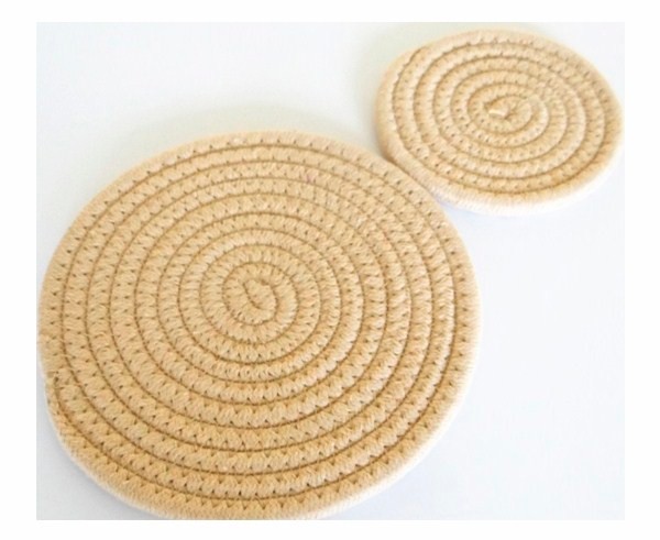 Подложка плетеная, круглая ткань 38см. бежевая
