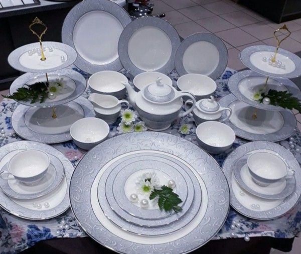 Сервиз чайно-столовый 12 персон 99 предметов серебро