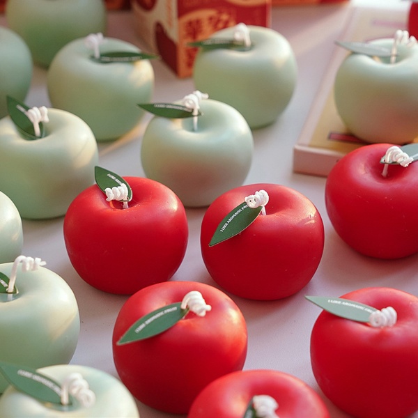 Свеча ароматическая 6*6 см яблоко красное