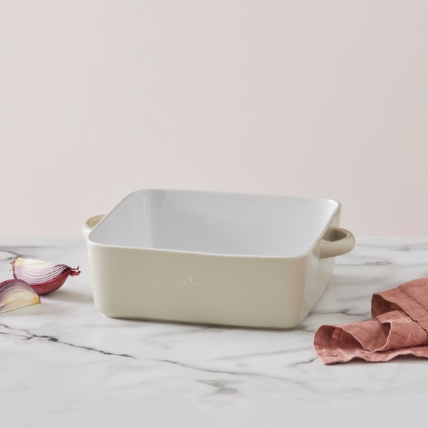 Лоток квадратный 2,8л 22*7см кремовый Moderna