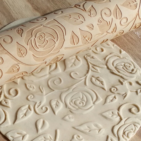 Скалка декор роза 35*17*4см. дерево