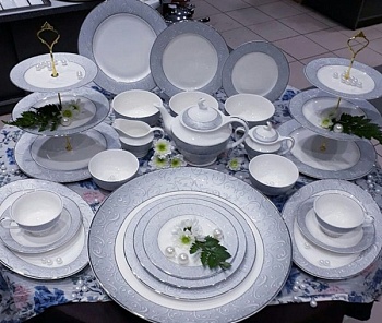 Сервиз чайно-столовый 12 персон 99 предметов серебро