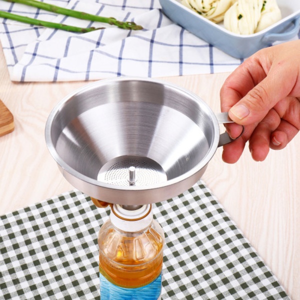 Воронка 11см. с ситечком стальная